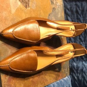 Unisa genuine leather pointed toe pump